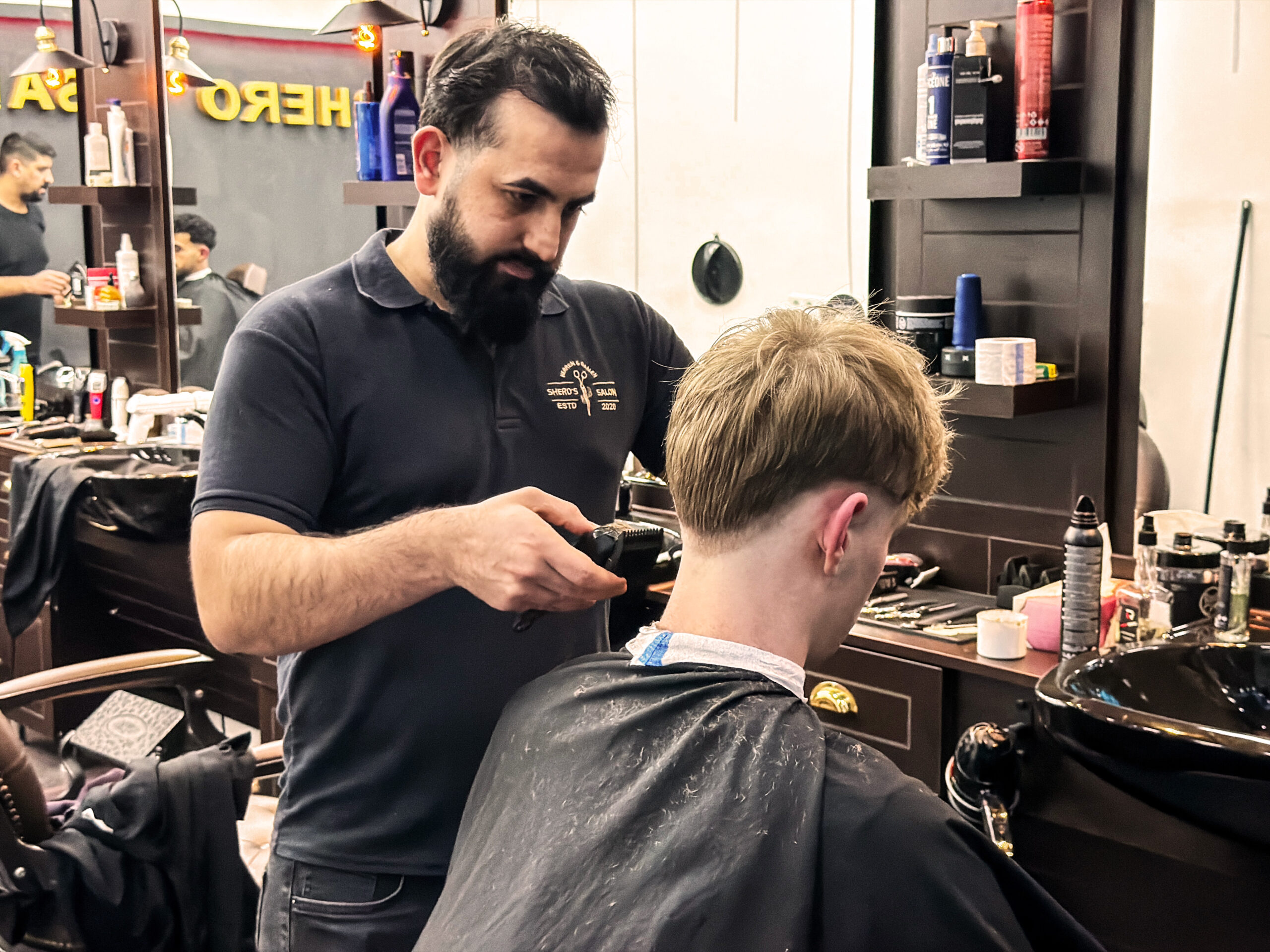 Shero's Salon Einblick und Arbeitsplätze