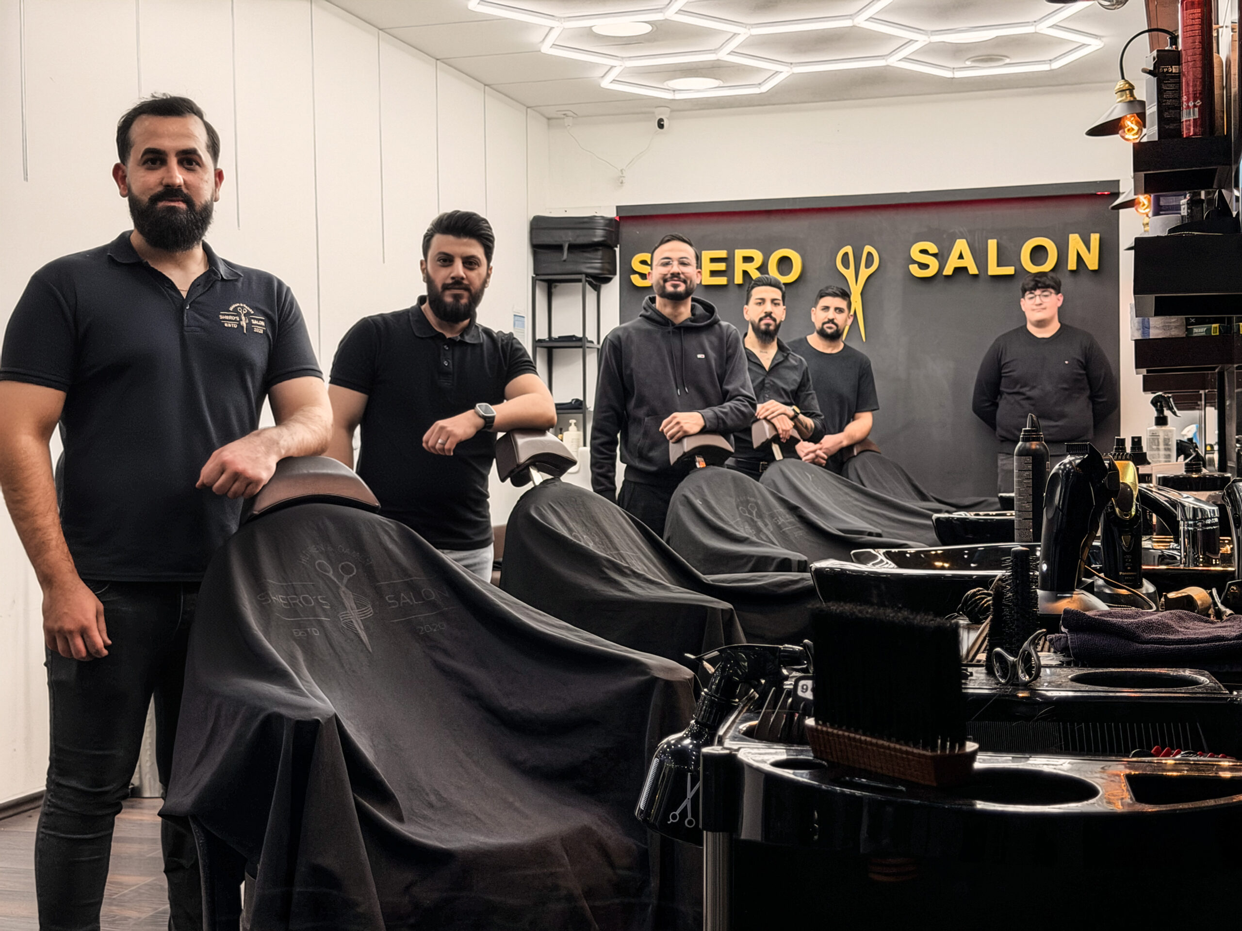 Shero's Salon Friseurstühle und Ambiente